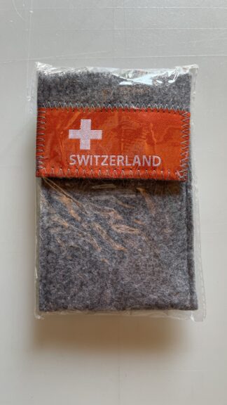 Etui <br><b>SWITZERLAND Schweizer Etui Filz mit Karabiner u. Halsbändel</b>
