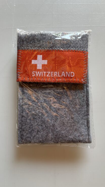 Etui <br><b>SWITZERLAND Schweizer Etui Filz mit Karabiner u. Halsbändel</b>