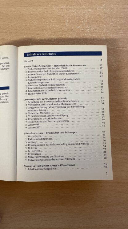 Buch <br><b>Schweizer Armee 2006 - Wissenswertes zur Landesverteidigung</b> - Image 3