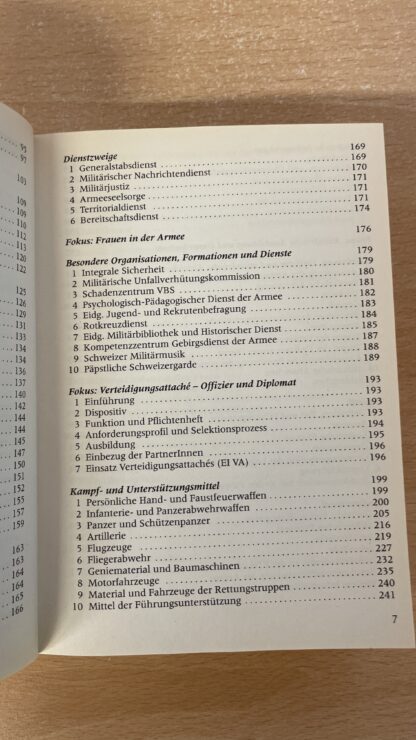 Buch <br><b>Schweizer Armee 2006 - Wissenswertes zur Landesverteidigung</b> - Image 5