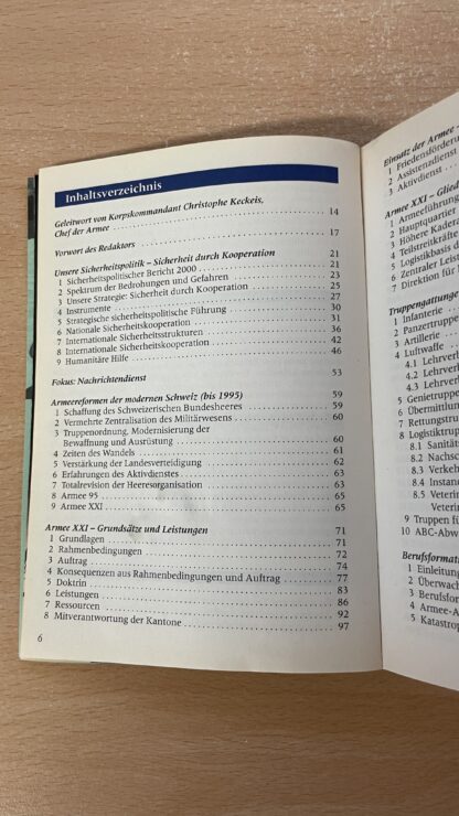 Buch <br><b>Schweizer Armee 2004 - Wissenswertes zur Landesverteidigung</b> - Image 3