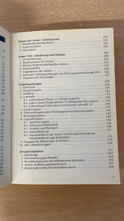 Buch <br><b>Schweizer Armee 2004 - Wissenswertes zur Landesverteidigung</b> - Image 4