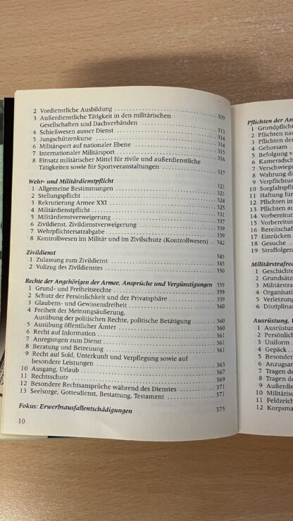 Buch <br><b>Schweizer Armee 2004 - Wissenswertes zur Landesverteidigung</b> - Image 7