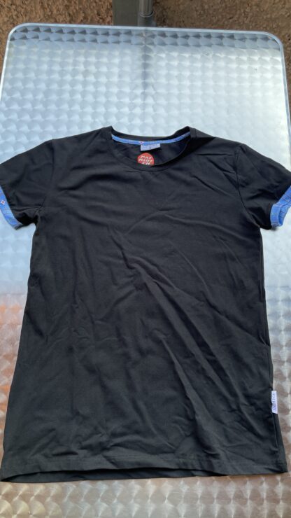 T-Shirt <br><b>Schwarzes Edelvetica T-Shirt, Edelweiss hellblau, M, NEU</b>