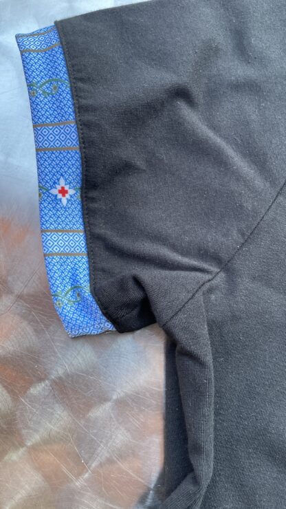 T-Shirt <br><b>Schwarzes Edelvetica T-Shirt, Edelweiss hellblau, M, NEU</b> - Image 2